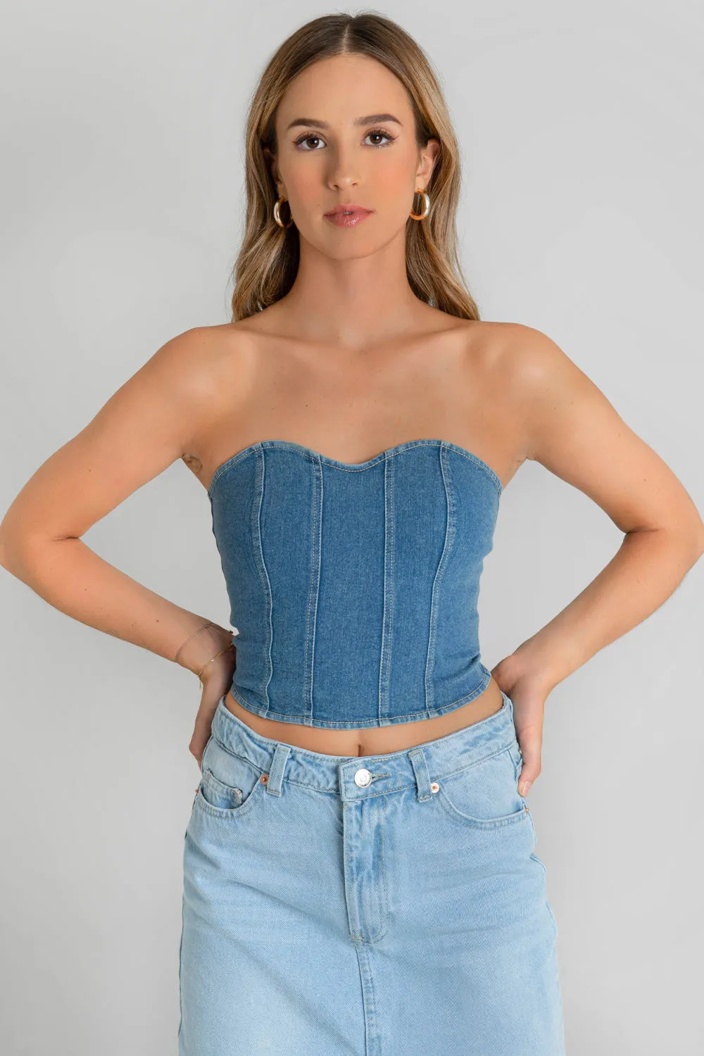 Corset de denim escote corazón con costuras