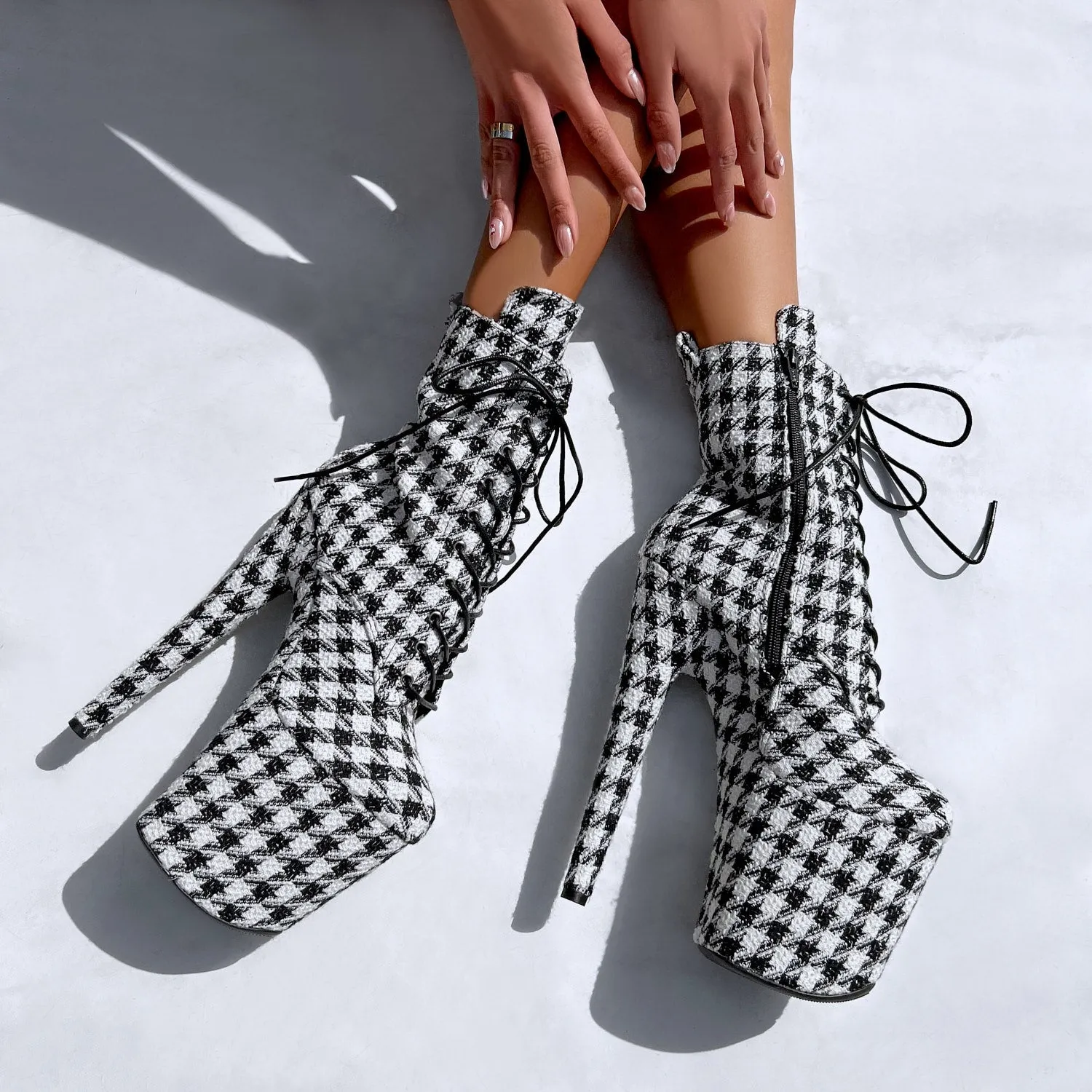 Houndstooth Boot - 8INCH