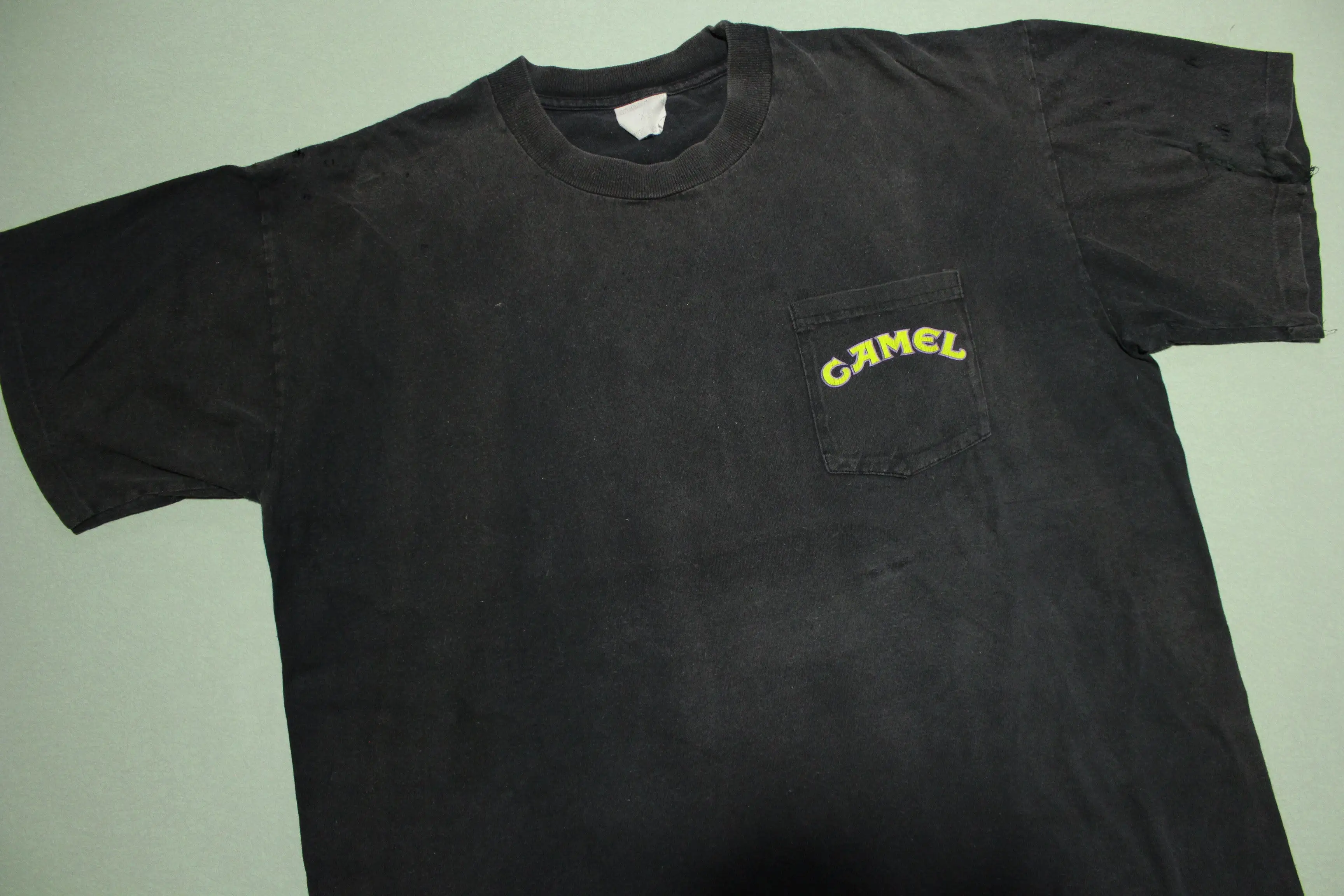 Joe Camel Cigarettes Vintage Harley Motorcycle Leather Jacket 90s USA Pocket T-Shirt