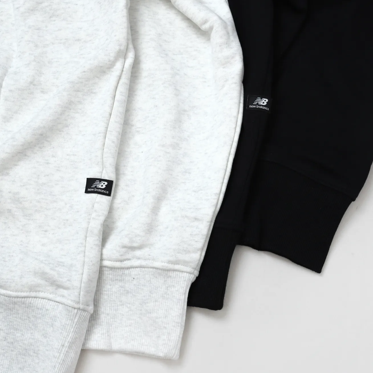 New Balance Essential Fleece Logo Hoodie [AMT23511]