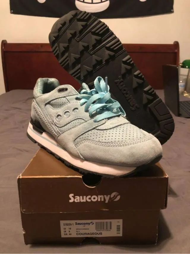 Sneaker poltics x saucony courageous 10