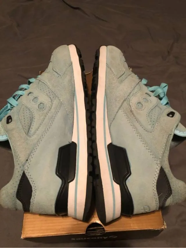 Sneaker poltics x saucony courageous 10