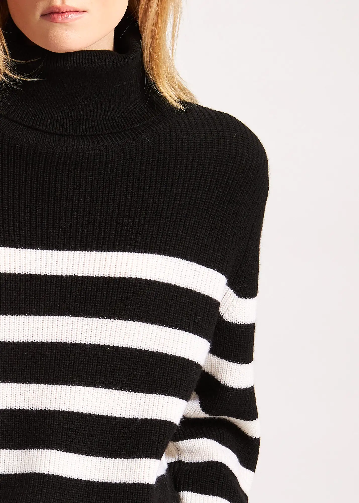 STRIPED BOYFRIEND TURTLENECK