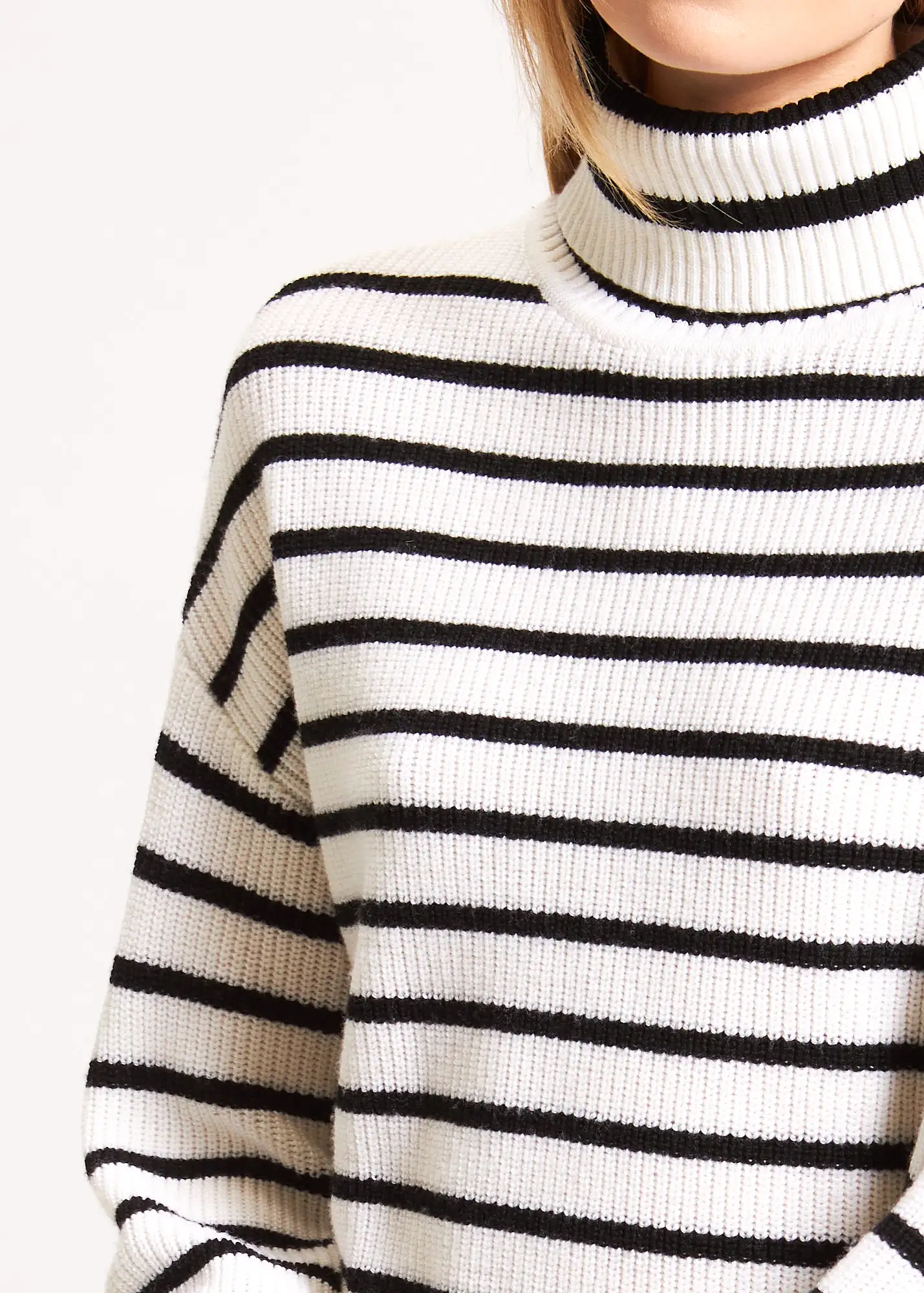 STRIPED TURTLENECK