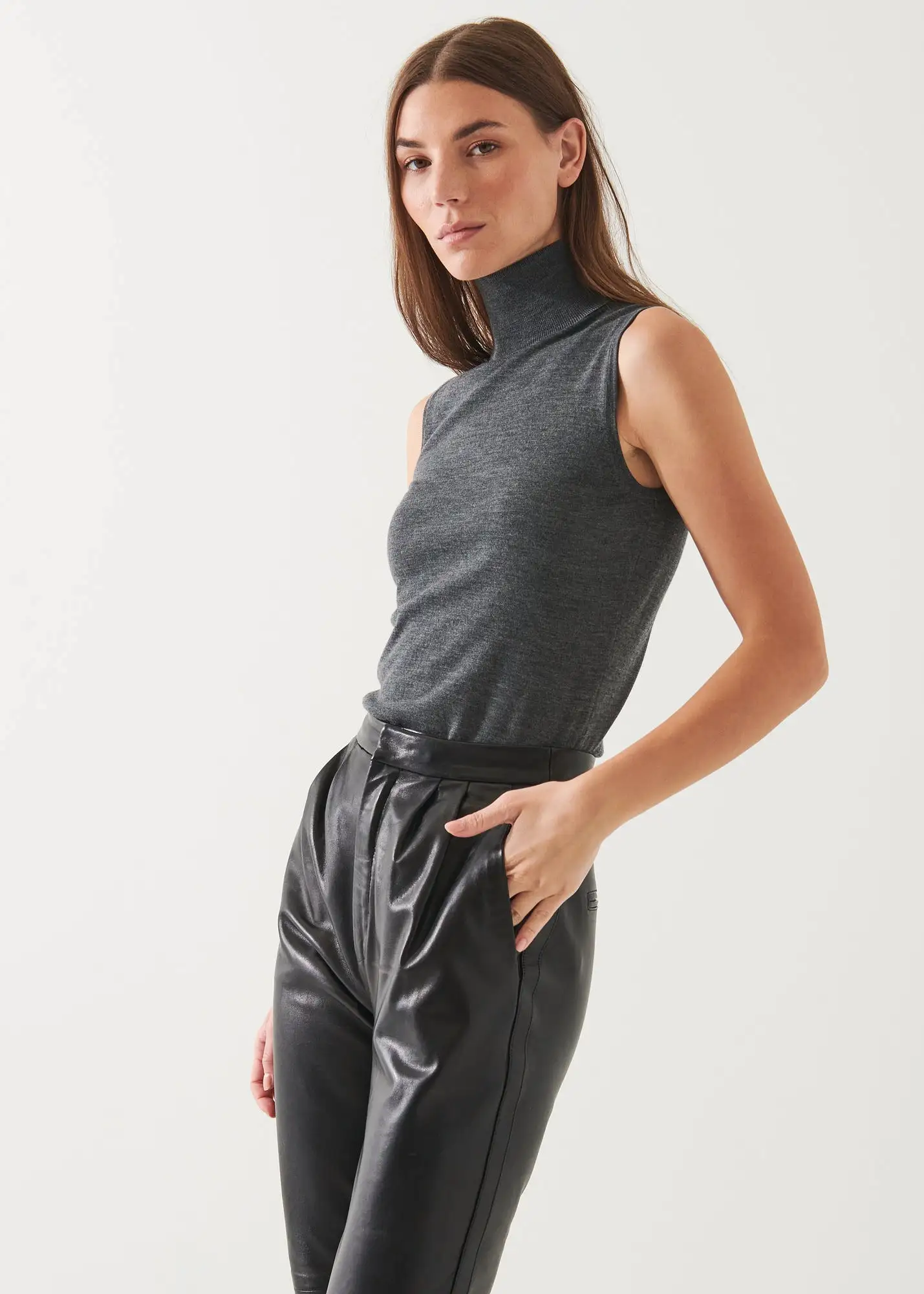 SUPERFINE MERINO SLEEVELESS TURTLENECK