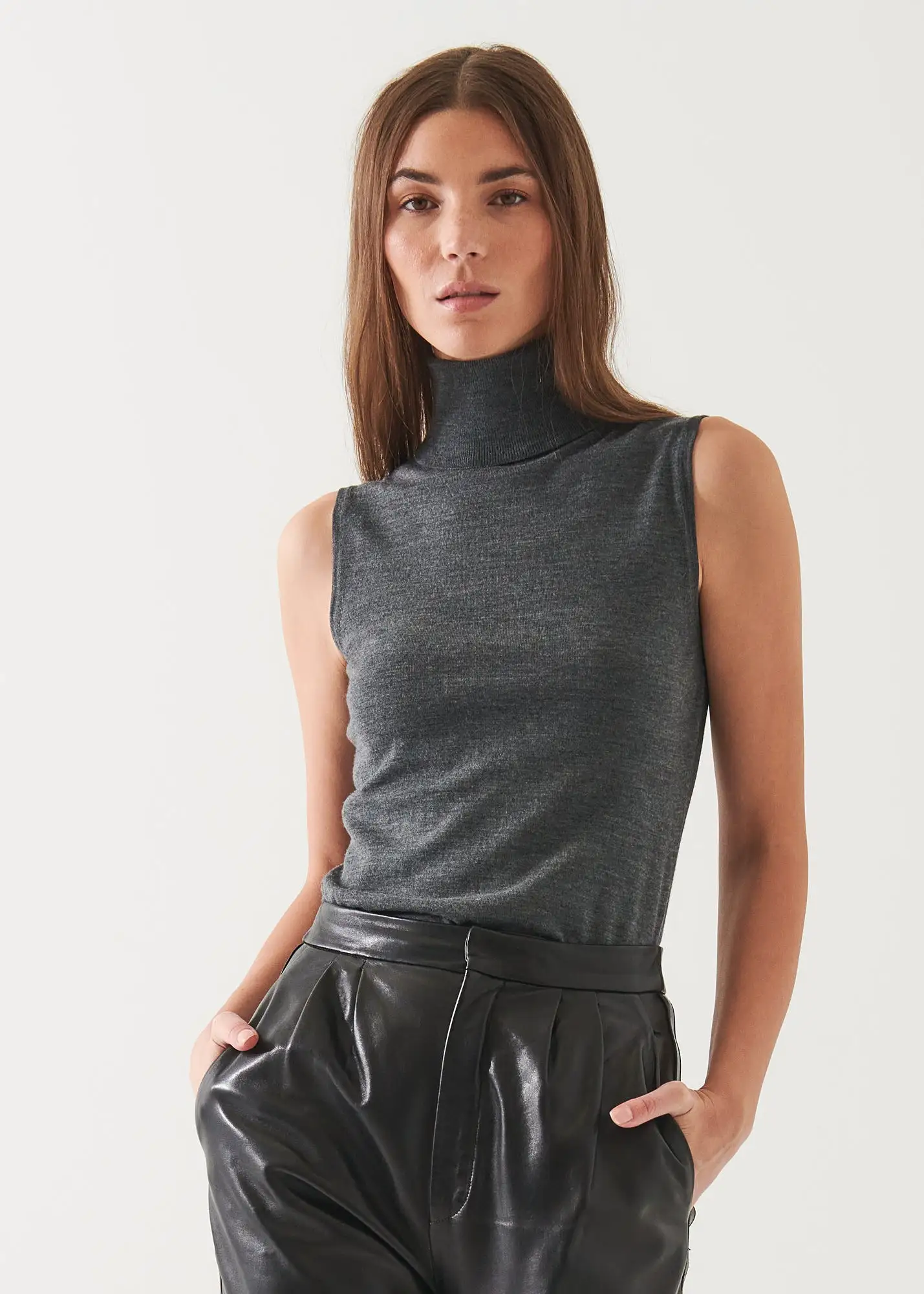 SUPERFINE MERINO SLEEVELESS TURTLENECK