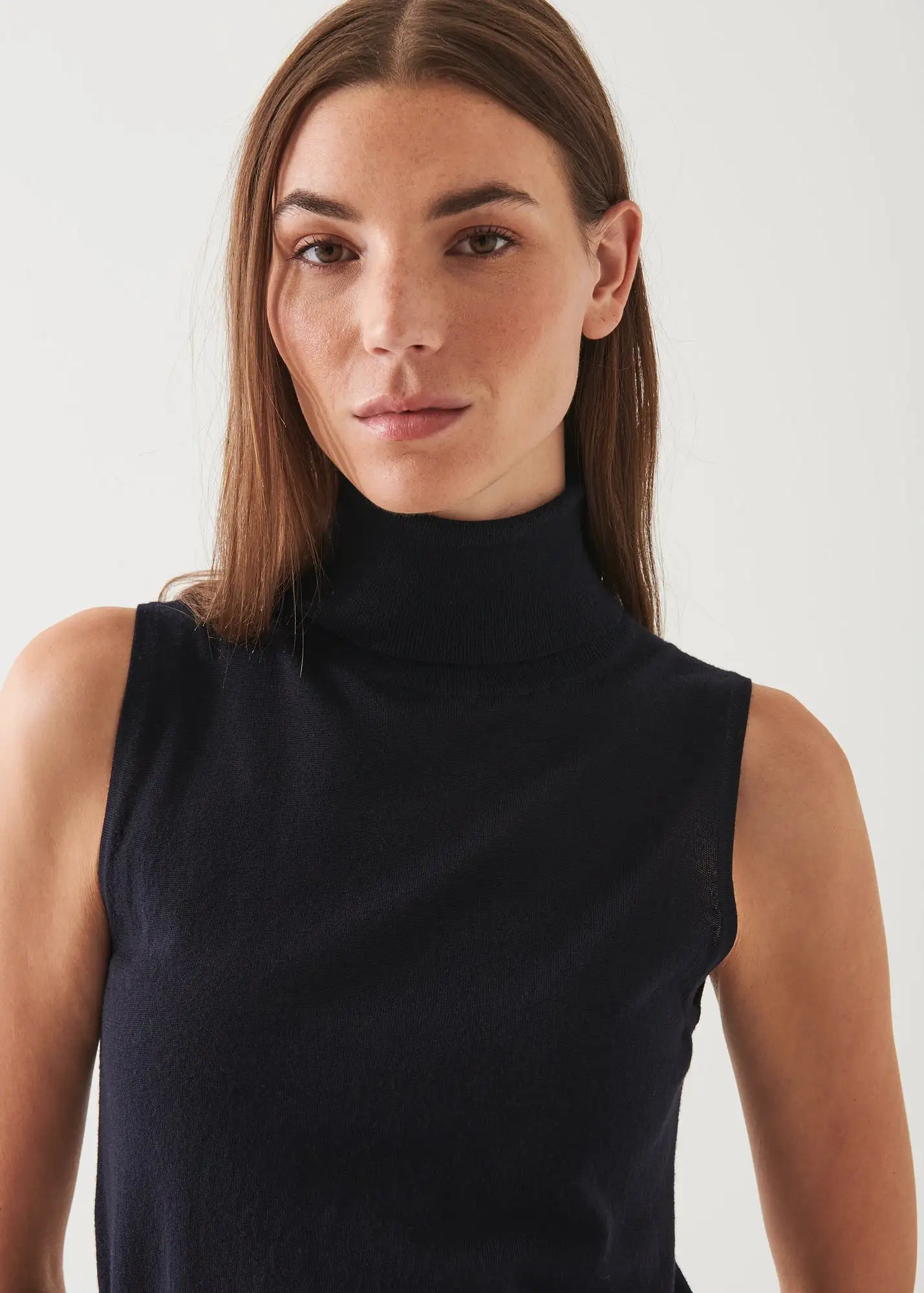 SUPERFINE MERINO SLEEVELESS TURTLENECK