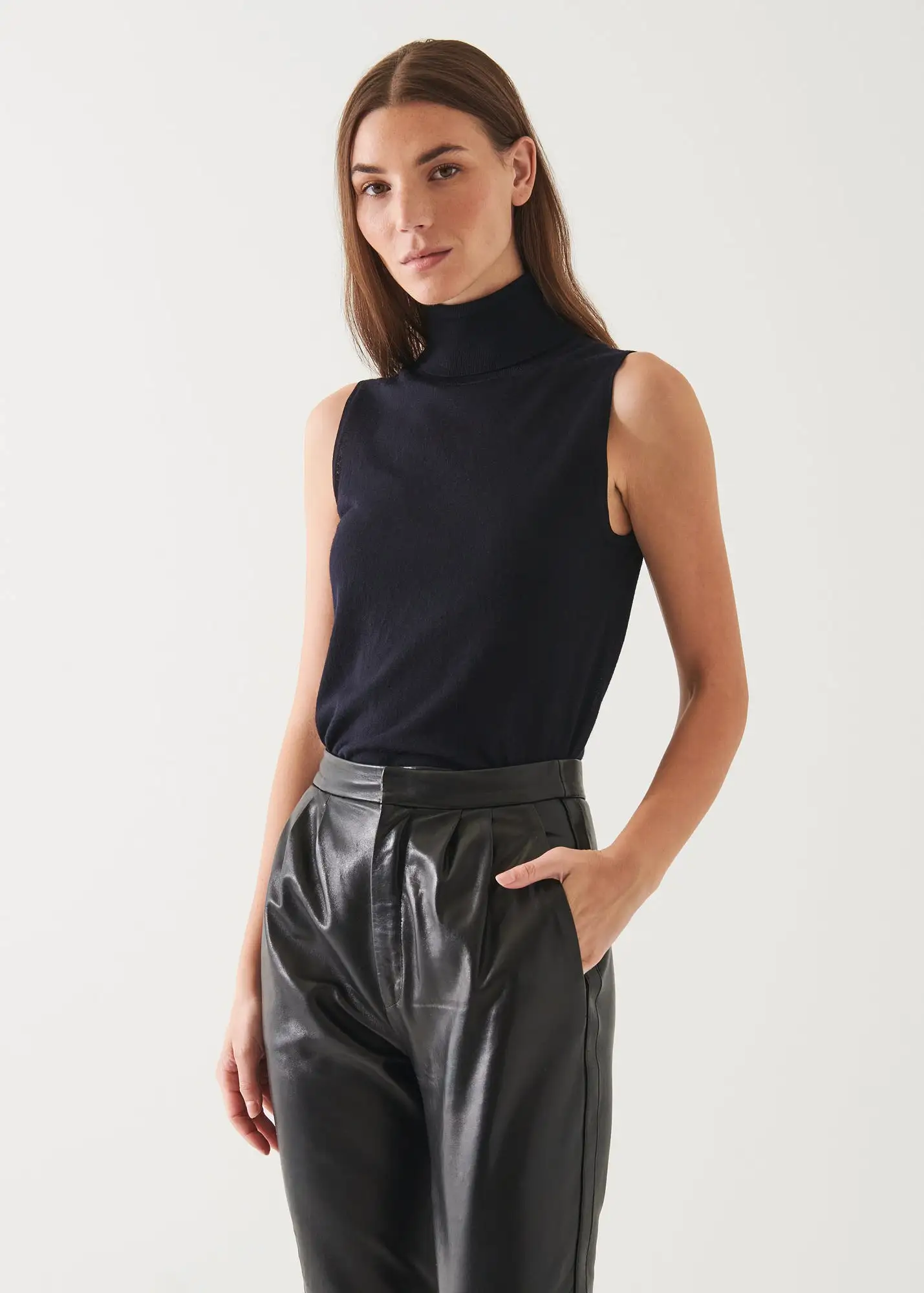 SUPERFINE MERINO SLEEVELESS TURTLENECK